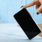 Un uomo e una donna dormono insieme ma….